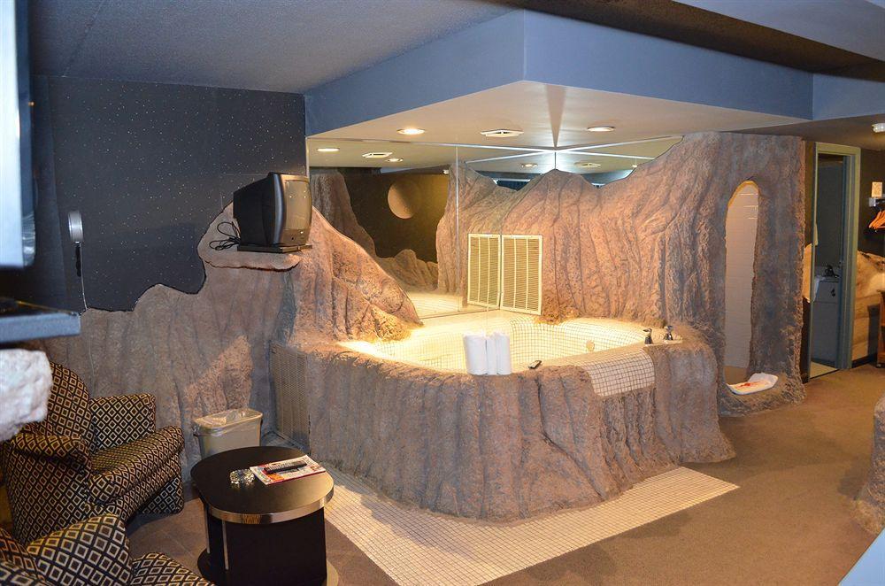 Red Carpet Inn Fanta Suites Hotel グリーンウッド エクステリア 写真