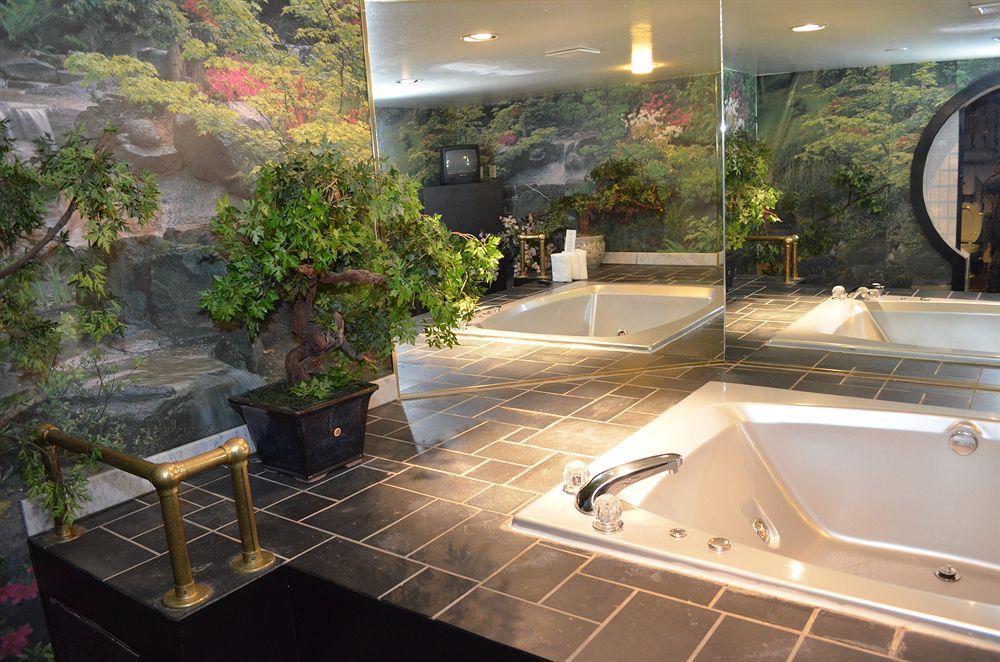 Red Carpet Inn Fanta Suites Hotel グリーンウッド エクステリア 写真