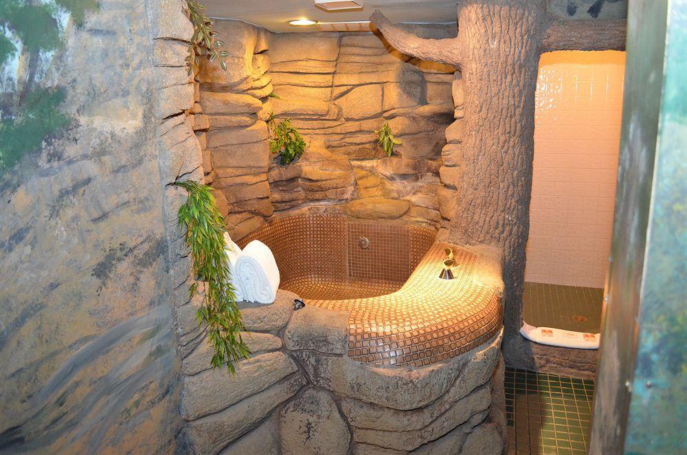 Red Carpet Inn Fanta Suites Hotel グリーンウッド エクステリア 写真
