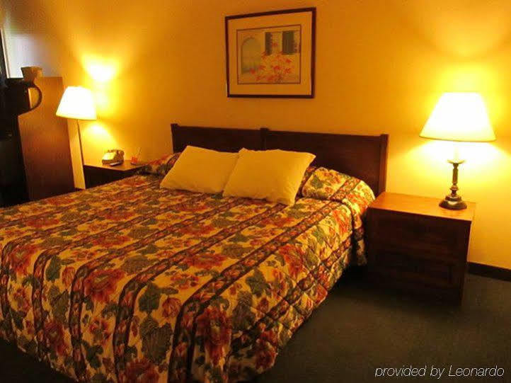 Red Carpet Inn Fanta Suites Hotel グリーンウッド エクステリア 写真