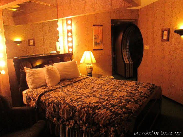Red Carpet Inn Fanta Suites Hotel グリーンウッド エクステリア 写真
