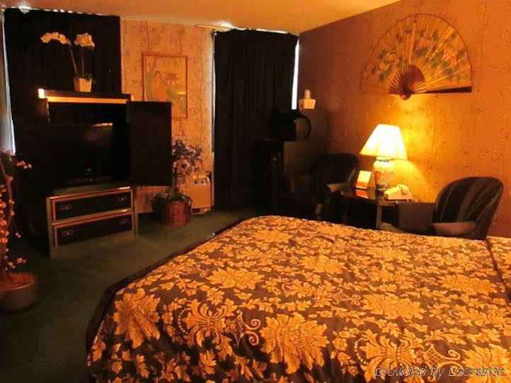 Red Carpet Inn Fanta Suites Hotel グリーンウッド エクステリア 写真