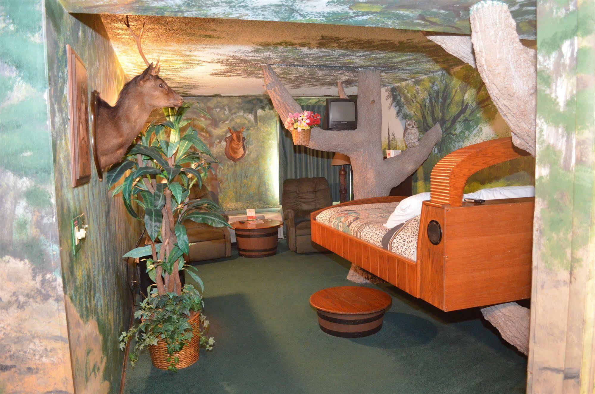 Red Carpet Inn Fanta Suites Hotel グリーンウッド エクステリア 写真