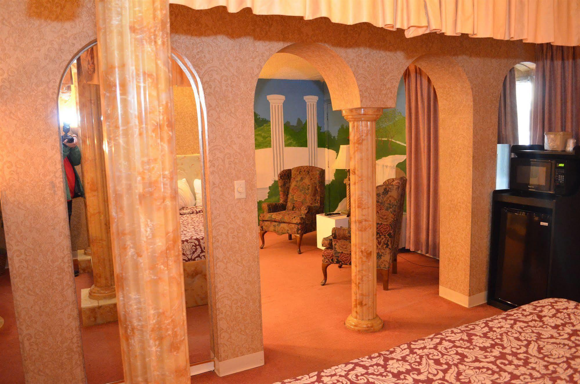 Red Carpet Inn Fanta Suites Hotel グリーンウッド エクステリア 写真