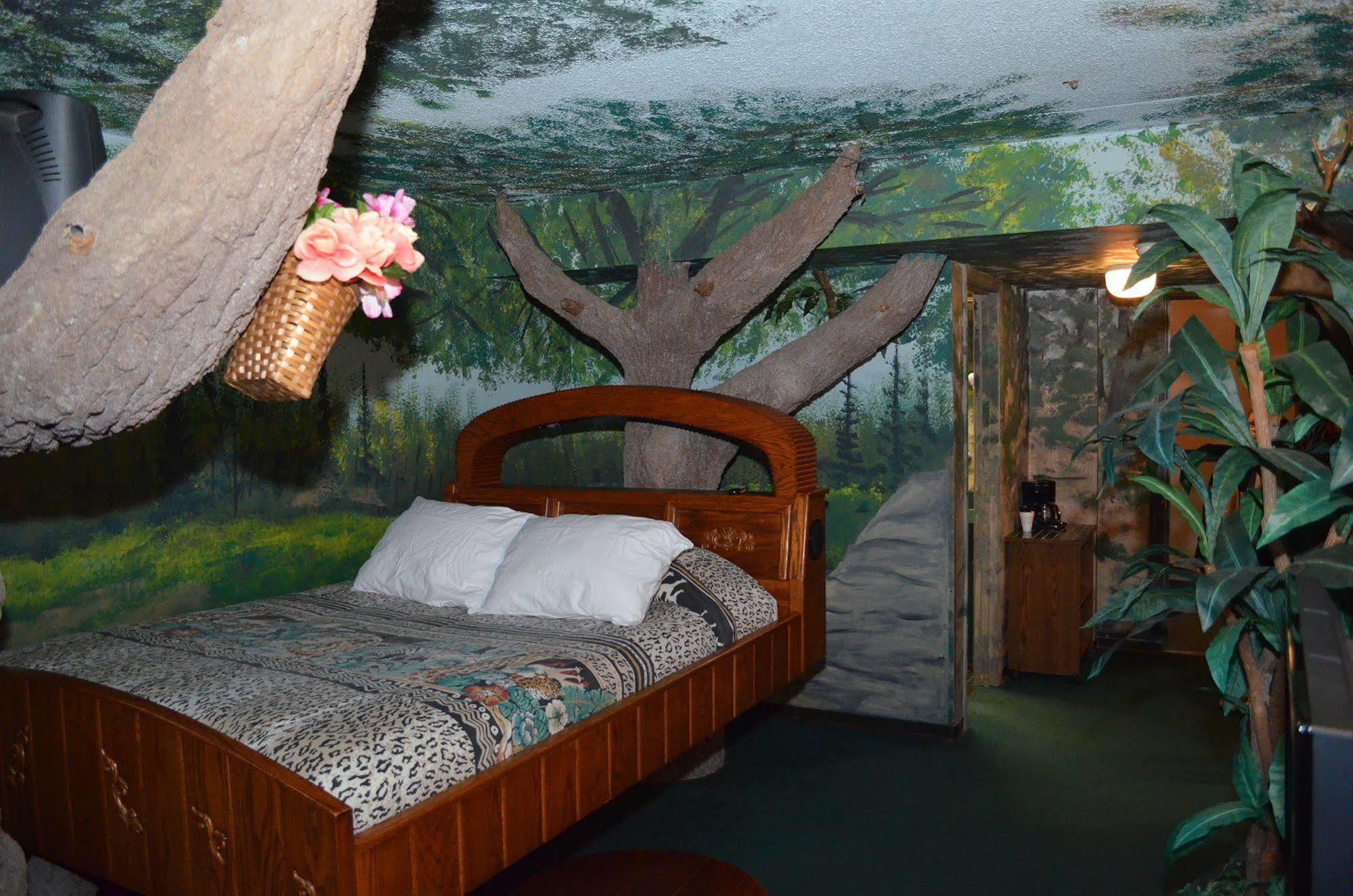 Red Carpet Inn Fanta Suites Hotel グリーンウッド エクステリア 写真