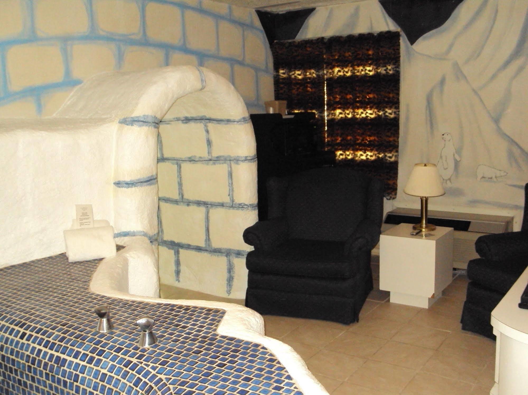 Red Carpet Inn Fanta Suites Hotel グリーンウッド エクステリア 写真