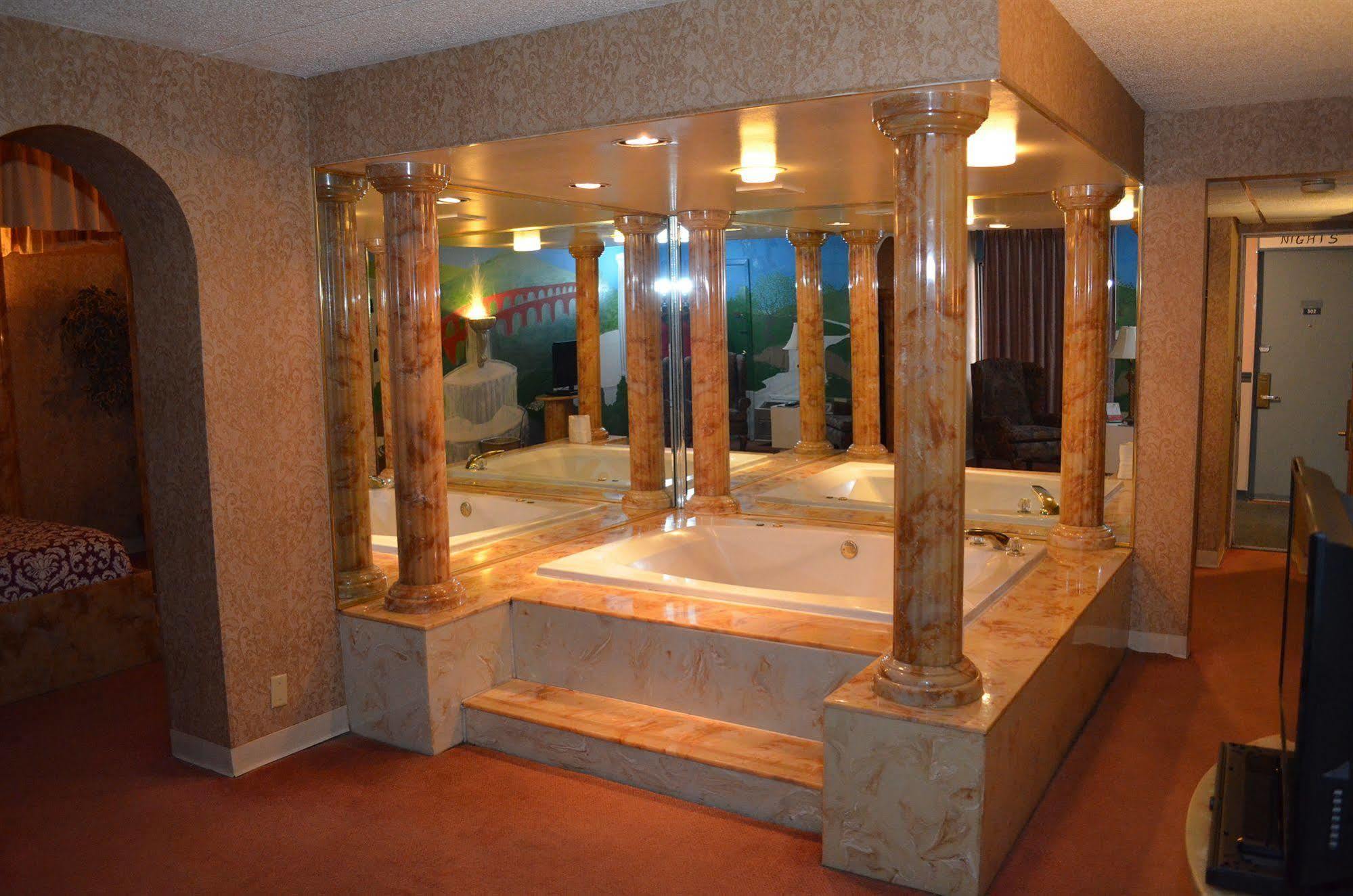 Red Carpet Inn Fanta Suites Hotel グリーンウッド エクステリア 写真